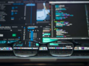 Online seminars multiple screens with glasses